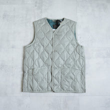 画像をギャラリービューアに読み込む, MILITARY V NECK BUTTON DOWN VEST - DARK SAGE GREEN -