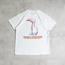画像をギャラリービューアに読み込む, KHAKI JUNGLE PRINTED CREW TEE SAFARI フラミンゴ/ホワイト Tシャツ バックプリント ビッグサイズ 大きいサイズメンズ テングストア大阪