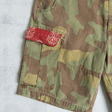 Load image into Gallery viewer, MAN PATCHWORK SHORT CARGO PANTS (D) - NEW CAMOUFLAGE -
