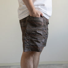 Load image into Gallery viewer, JAGGED EDGE MOUNTAIN GEAR CAMOFLAGE PRINTED SHORTS カモフラージュ ハーフパンツ ビッグサイズ 大きいサイズメンズ テングストア大阪
