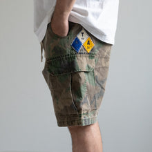 画像をギャラリービューアに読み込む, MAN PATCHWORK SHORT CARGO PANTS  (B)- CAMOUFLAGE -