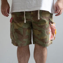 Load image into Gallery viewer, MAN PATCHWORK SHORT CARGO PANTS (D) - NEW CAMOUFLAGE -