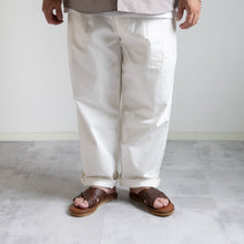 Load image into Gallery viewer, DOUBLE TACK CHINO - WHITE -