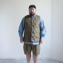 画像をギャラリービューアに読み込む, MILITARY V NECK BUTTON DOWN VEST - DARK OLIVE -