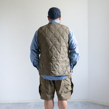 画像をギャラリービューアに読み込む, MILITARY V NECK BUTTON DOWN VEST - DARK OLIVE -