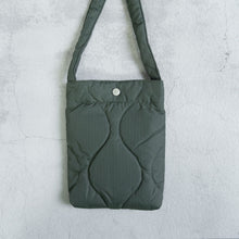 画像をギャラリービューアに読み込む, MILITARY CROSSBODY DOWN BAG - OLIVE -
