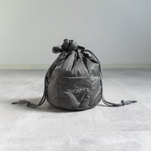 画像をギャラリービューアに読み込む, DRAWSTRING DOWN BAG - D.CHARCOAL -