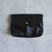 画像をギャラリービューアに読み込む, EMBOSSING MAILBAG MEDIUM - BLACK -