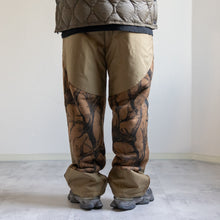 Load image into Gallery viewer, HORN TREE PRINT WOOL BOA PANTS - BROWN -
