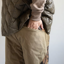 Load image into Gallery viewer, HORN TREE PRINT WOOL BOA PANTS - BROWN -