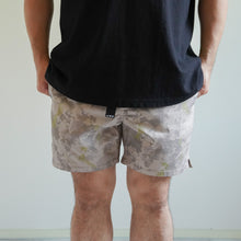 Load image into Gallery viewer, CAMO BORD SHORTS - GREIGE -