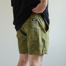 画像をギャラリービューアに読み込む, CAMO BORD SHORTS - DEEP GREEN -
