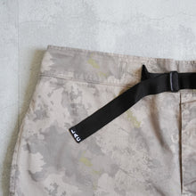 Load image into Gallery viewer, CAMO BORD SHORTS - GREIGE -