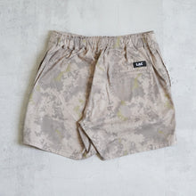 Load image into Gallery viewer, CAMO BORD SHORTS - GREIGE -