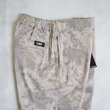 Load image into Gallery viewer, CAMO BORD SHORTS - GREIGE -