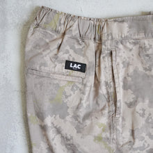 Load image into Gallery viewer, CAMO BORD SHORTS - GREIGE -