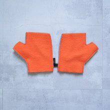 画像をギャラリービューアに読み込む, FLEECE R/GLOVE - BEIGE×ORANGE -