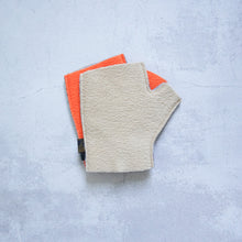 画像をギャラリービューアに読み込む, FLEECE R/GLOVE - BEIGE×ORANGE -