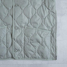 画像をギャラリービューアに読み込む, MILITARY V NECK BUTTON DOWN VEST - DARK SAGE GREEN -