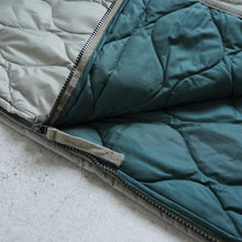 画像をギャラリービューアに読み込む, MILITARY V NECK BUTTON DOWN VEST - DARK SAGE GREEN -
