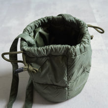 画像をギャラリービューアに読み込む, DRAWSTRING DOWN BAG - OLIVE -