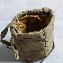 画像をギャラリービューアに読み込む, DRAWSTRING DOWN BAG - BEIGE -
