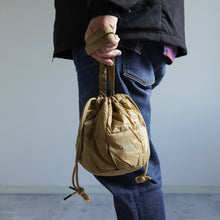 画像をギャラリービューアに読み込む, DRAWSTRING DOWN BAG - BEIGE -