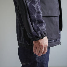 Load image into Gallery viewer, HORN TREE PRINT WOOL BOA JACKET - NAVY -
