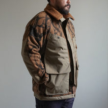 Load image into Gallery viewer, HORN TREE PRINT WOOL BOA JACKET - BROWN -