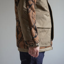 Load image into Gallery viewer, HORN TREE PRINT WOOL BOA JACKET - BROWN -