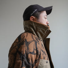 Load image into Gallery viewer, HORN TREE PRINT WOOL BOA JACKET - BROWN -