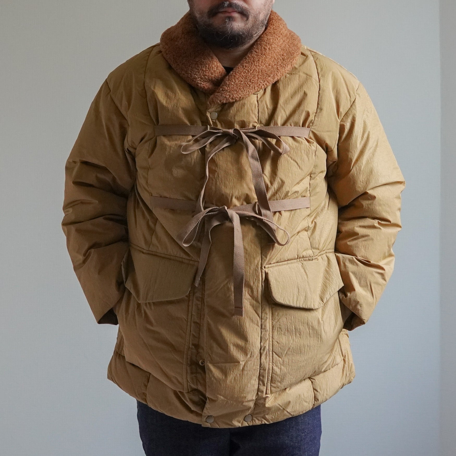 かい様　TAILOR COLLAR RIBベージュ SHAWL COLLAR BOA DOWN JACKET - COYOTE - – TENG STORE OSAKA