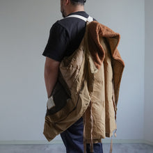 Load image into Gallery viewer, HORN TREE PRINT WOOL BOA JACKET - BROWN -
