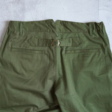 Load image into Gallery viewer, DOUBLE TACK CHINO - OLIVE -