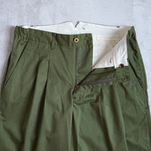 Load image into Gallery viewer, DOUBLE TACK CHINO - OLIVE -