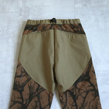 Load image into Gallery viewer, HORN TREE PRINT WOOL BOA PANTS - BROWN -