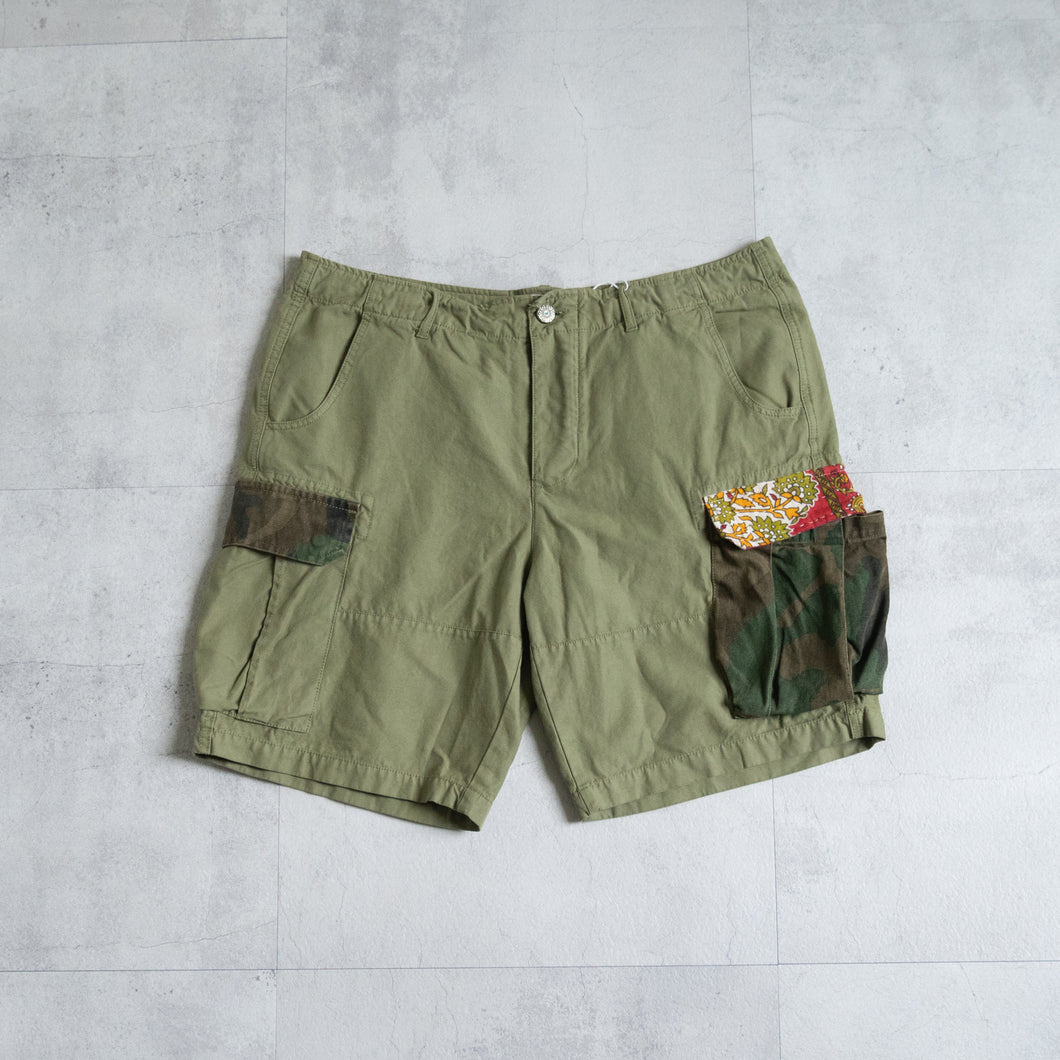 Man Patchwork Short Cargo Pants (E) -green-