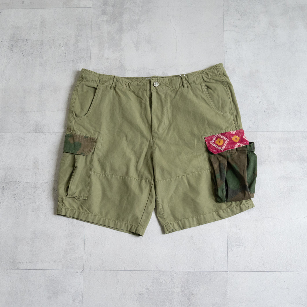 Man Patchwork Short Cargo Pants (f) -green-