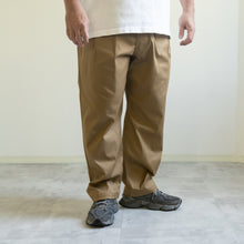 Load image into Gallery viewer, LAC 新作　DOUBLE TACK CHINO 　ボトムス　チノパン　大きいサイズ　メンズファッション　テングストア大阪
