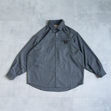 画像をギャラリービューアに読み込む, A/E FLAP POCKET SHIRTS -CHARCOAL -
