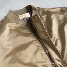 画像をギャラリービューアに読み込む, MAC MURRAY SATIN ZIP BLOUSON - SILKY GOLD -
