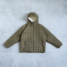 画像をギャラリービューアに読み込む, MOUNTAIN REVERSIBLE DOWN  BOA HOODIE-OLIVE×IVORY-
