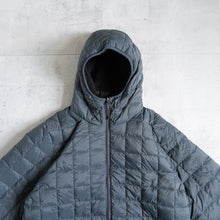 Load image into Gallery viewer, Mountain Reversible Down Boa Hoodie-D.GRAY x BLACK-
