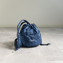 画像をギャラリービューアに読み込む, DRAWSTRING DOWN BAG - D.BLUE -
