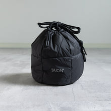 画像をギャラリービューアに読み込む, DRAWSTRING DOWN BAG - BLACK -
