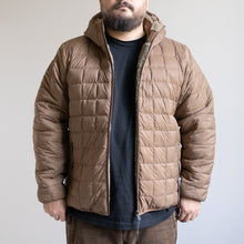 画像をギャラリービューアに読み込む, MOUNTAIN REVERSIBLE DOWN  BOA HOODIE-L.BROWN×BEIGE-
