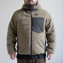 画像をギャラリービューアに読み込む, MOUNTAIN REVERSIBLE DOWN  BOA HOODIE- BLACK×BEIGE-
