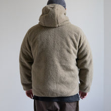 画像をギャラリービューアに読み込む, MOUNTAIN REVERSIBLE DOWN  BOA HOODIE- BLACK×BEIGE-
