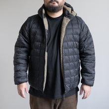 画像をギャラリービューアに読み込む, MOUNTAIN REVERSIBLE DOWN  BOA HOODIE- BLACK×BEIGE-
