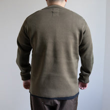 画像をギャラリービューアに読み込む, NON DOWN MILITARY CREW KNIT - D.OLIVE -
